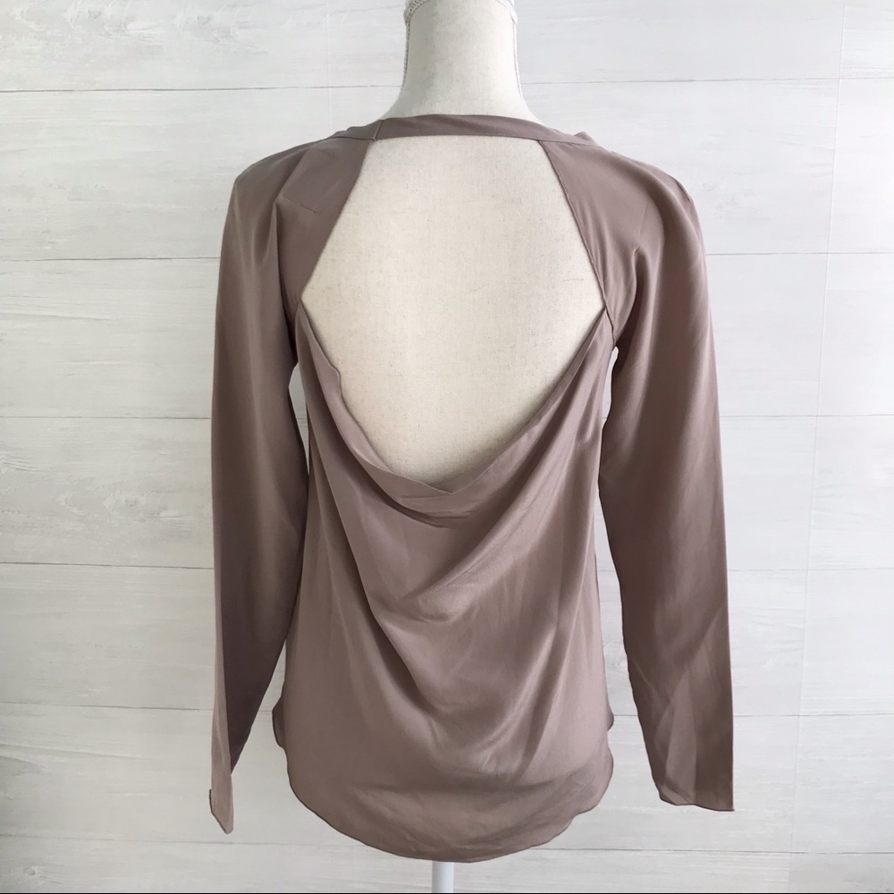 {Cha Sor} Blush cut out back silk blouse, M